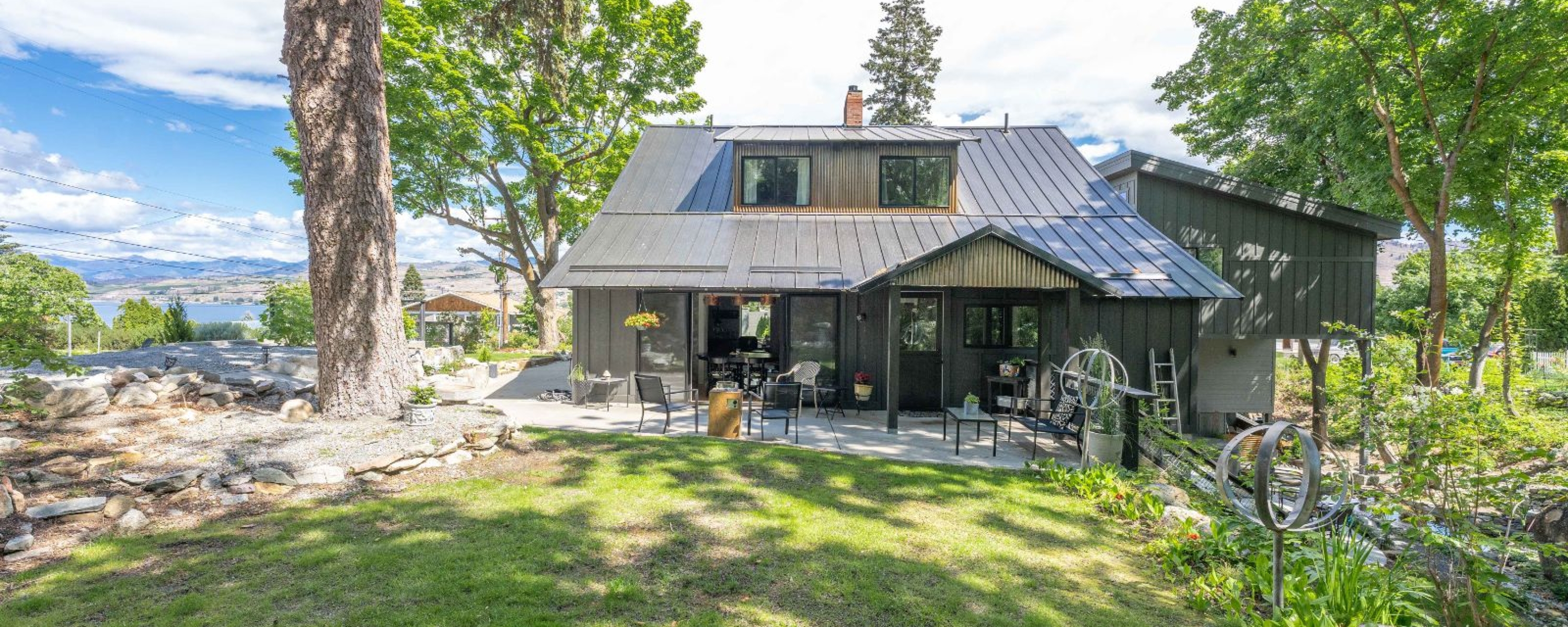 Exterior of Chelan Stone House on Lake Chelan